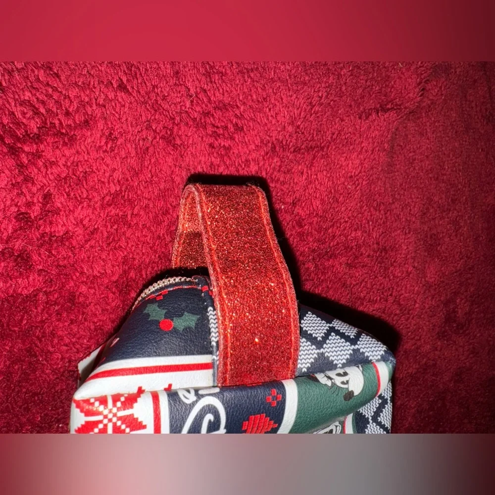 DISNEY MICKEY MOUSE CHRISTMAS HOLIDAY COSMETICS ZIPPER BAG